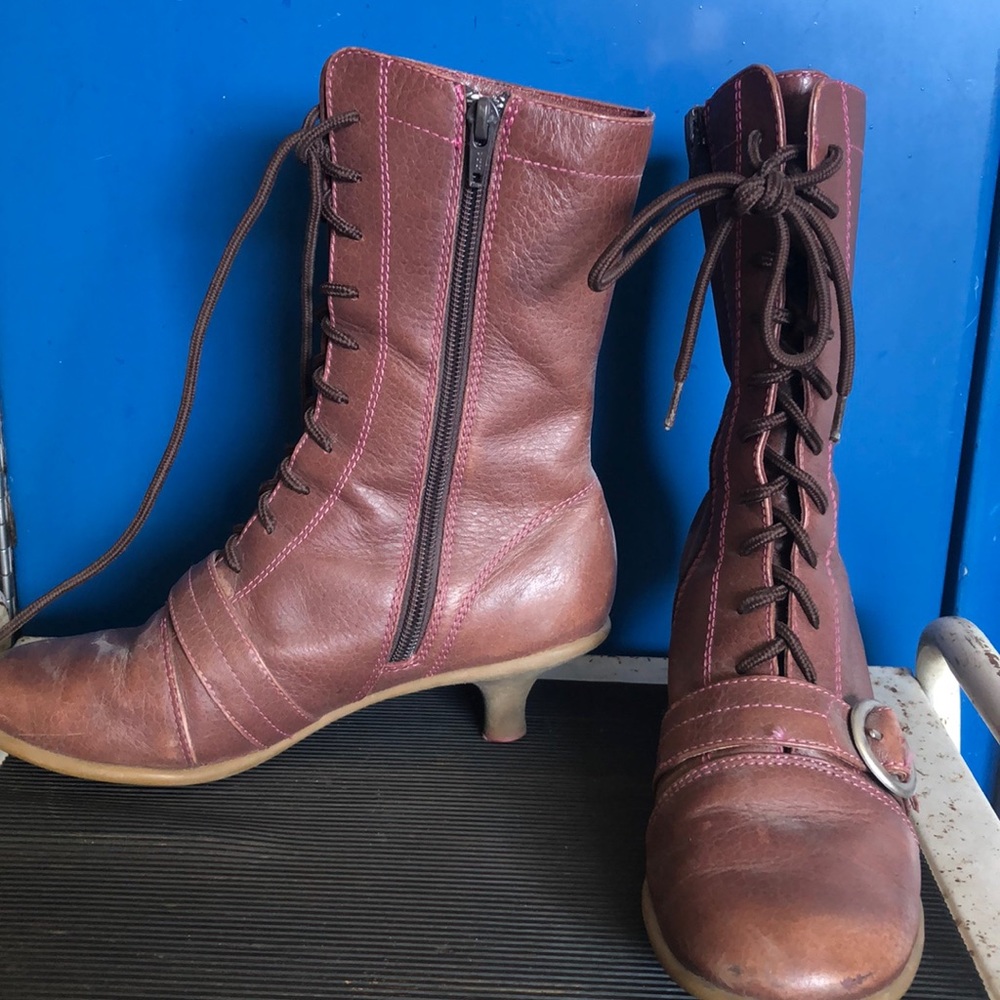Burgundy brown lace up boot size 6